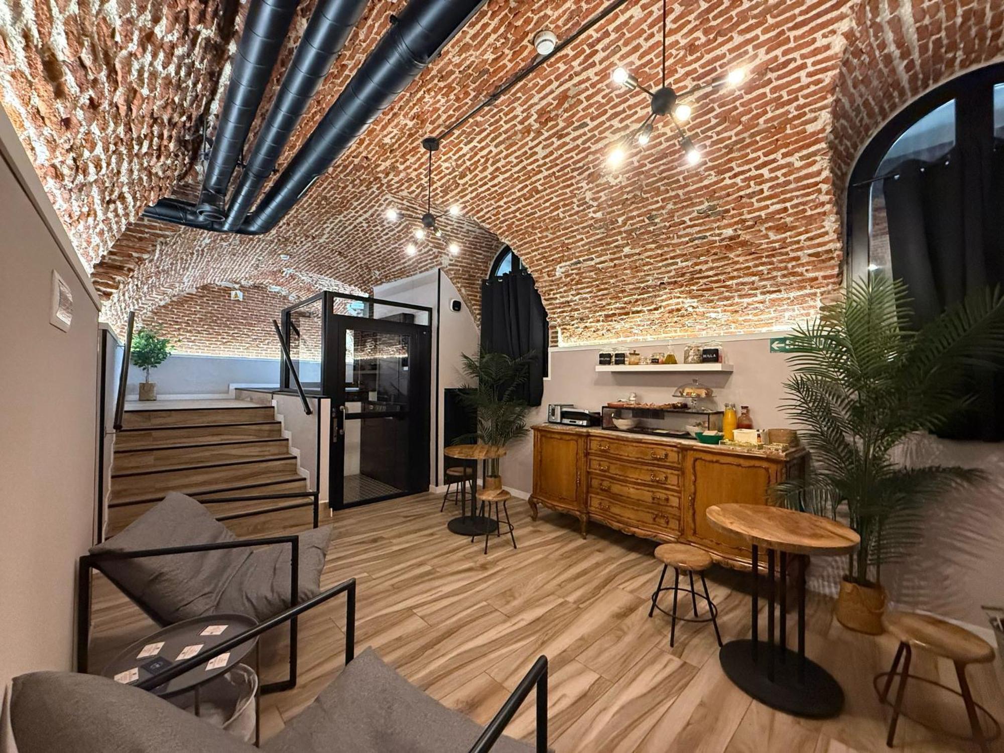 Cc Opera Guest house *